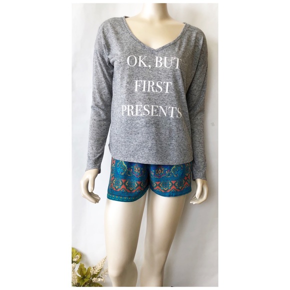 Victoria’s Secret ♥️ V-Neck Shirt - Picture 3 of 9